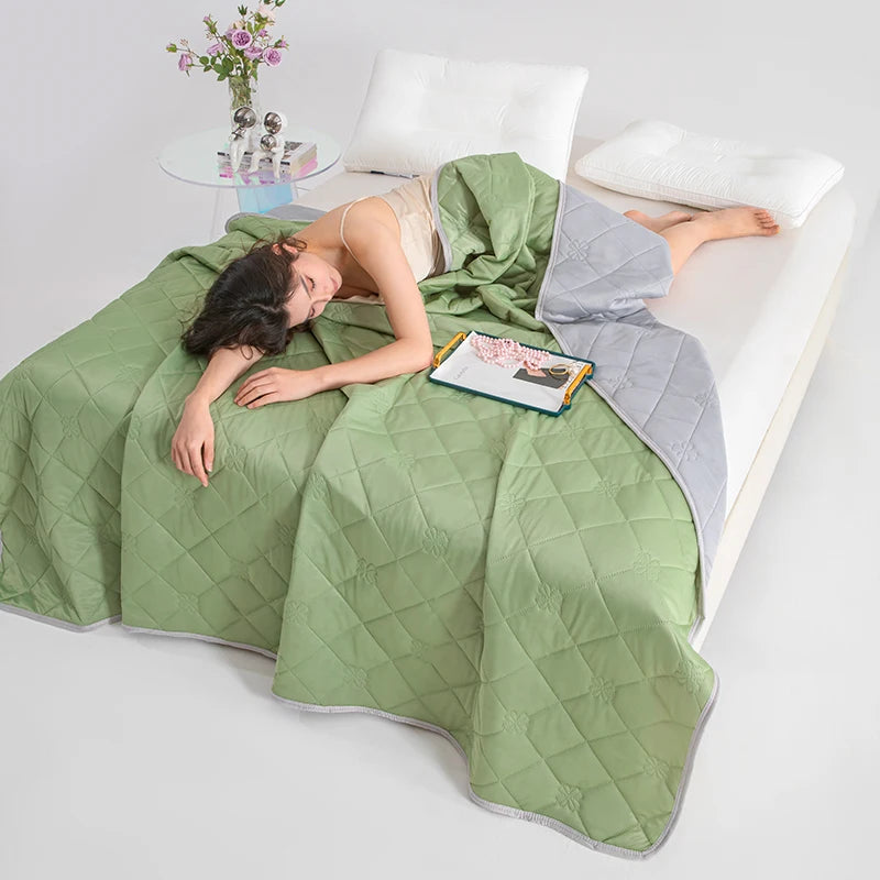 Cooling Blanket – Lightweight Breathable Summer Quilt (King/Queen)