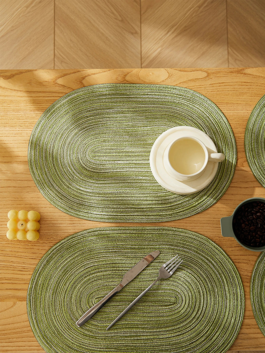Set of 4 Washable Heat-Resistant Placemats – Non-Slip Dining Table Mats