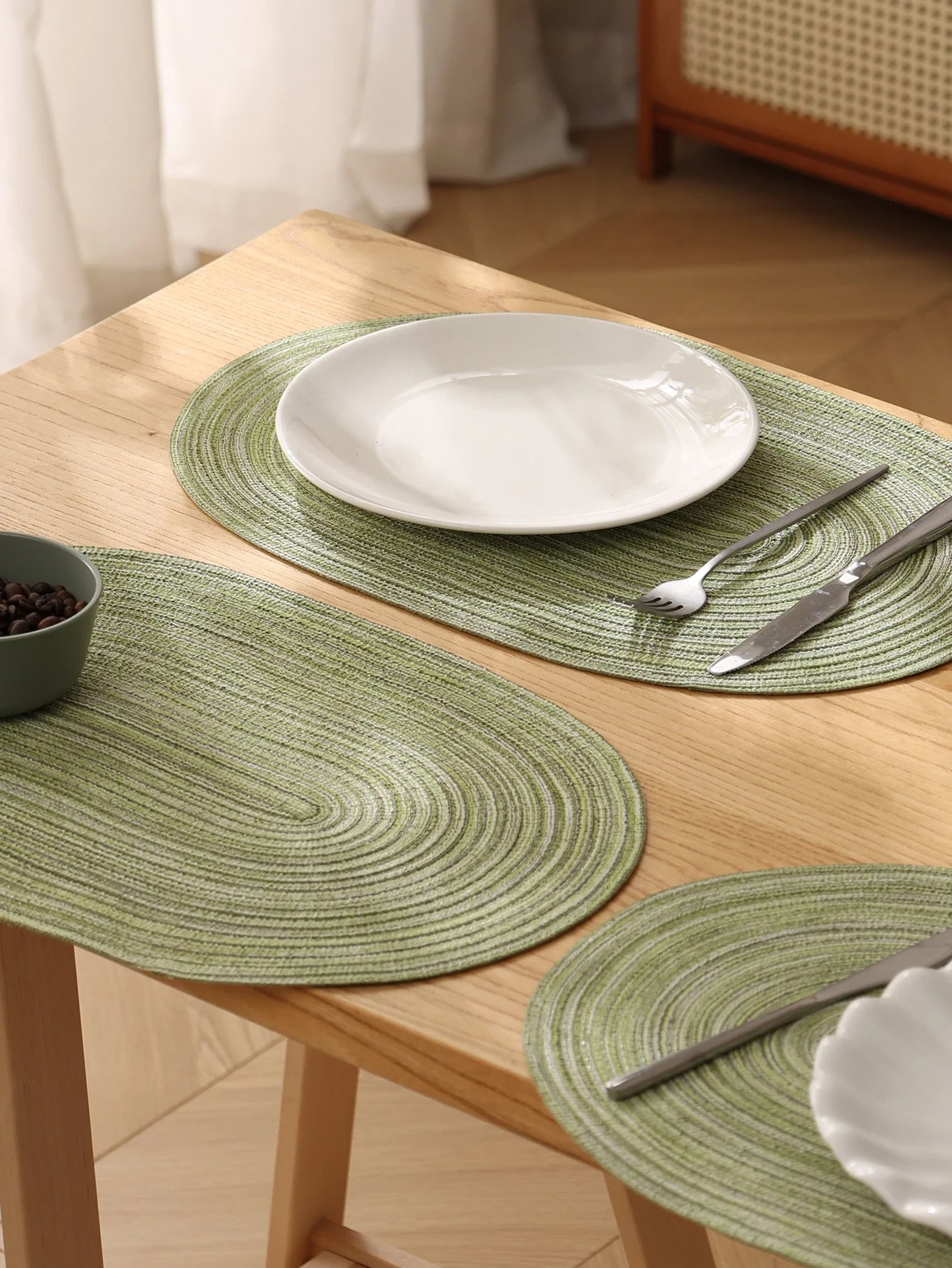 Set of 4 Washable Heat-Resistant Placemats – Non-Slip Dining Table Mats